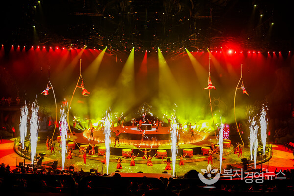 Wonderful program of the Chimelong show