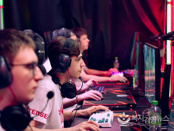 Phygital sports athlete competing