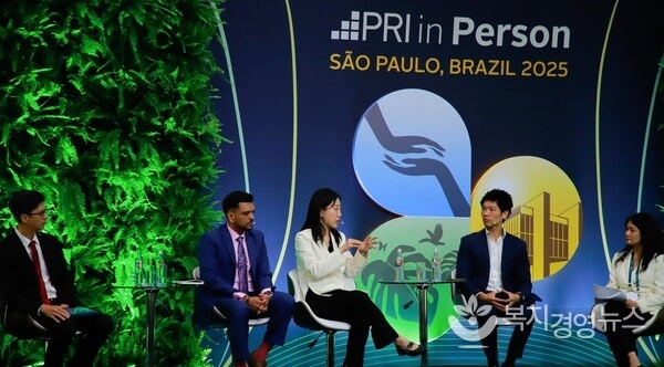 Cheng Jie, Head of ESG Research at E Fund (3rd from left), participates in the main forum discussion